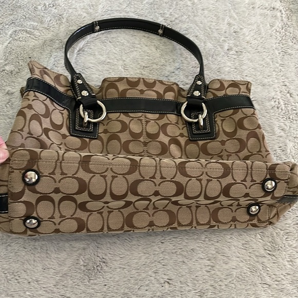 Coach Penelope Signature collection Purse  Tan  Black  Slvr
Hardware - Picture 9 of 14